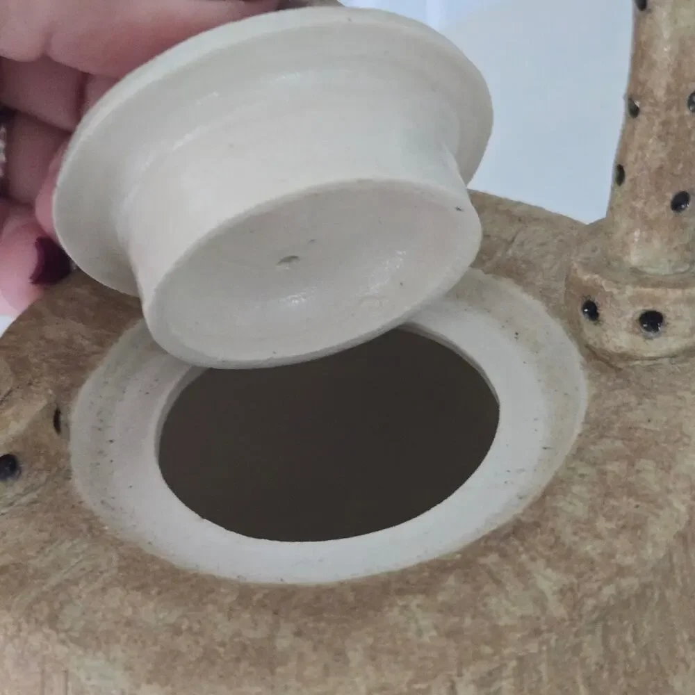 Madeline Stahl Signed Pottery Handmade Tea pot with‎ lid Beige Dotted